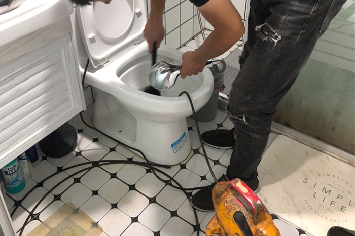 水富马桶堵塞自己疏通还是找师傅?专业上门服务让你省时更省心